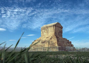 آرامگاه کوروش پادشاه هخامنشی در پاسارگاد