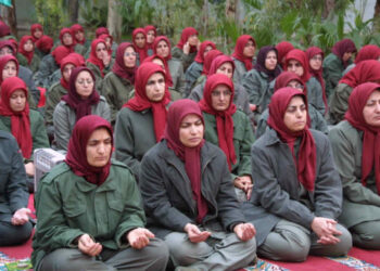 شارلاتانیسم در آیین سیاسی مجاهدین خلق