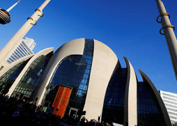 مسجد بزرگ کلن هنگام دیدار رجب طیب اردوغان؛ سپتامبر ۲۰۱۸