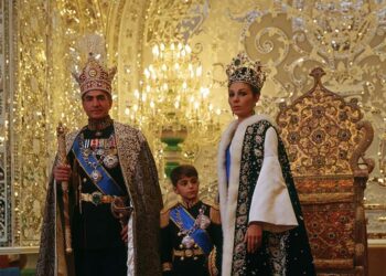 مسئله کشف حجاب و پیام شهبانو فرح پهلوی