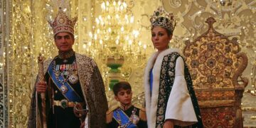 مسئله کشف حجاب و پیام شهبانو فرح پهلوی