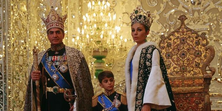 مسئله کشف حجاب و پیام شهبانو فرح پهلوی